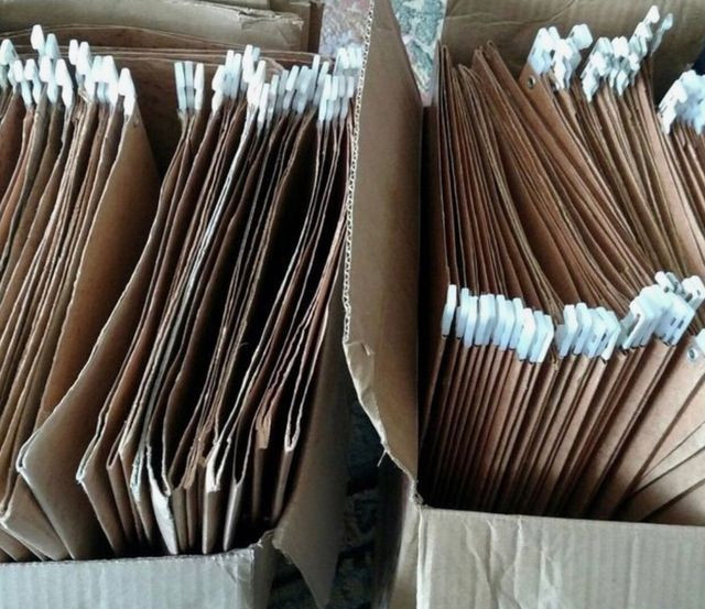 100 pastas suspensas usadas