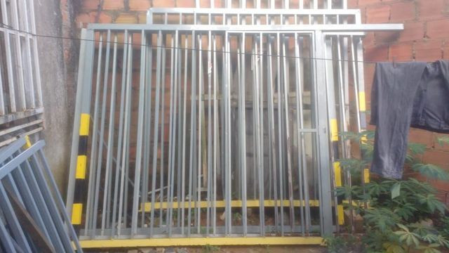 4Portoes 2,1x2,20 E 5 Grande 1,04x2,30 valor $1,300,000 - Foto 2
