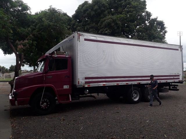 VENDO BAU ASSOALHO DE FERRO 8.5 COMP OU TROCO POR CARROCERIA ABERTA