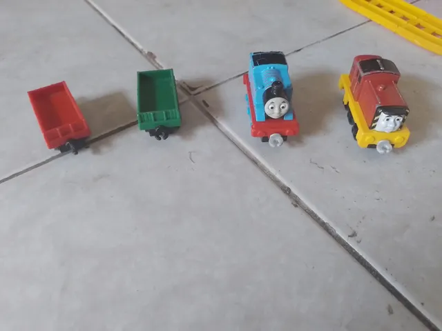 Pista Trenzinho Trem Brinquedo Locomotiva A Corda Divertido
