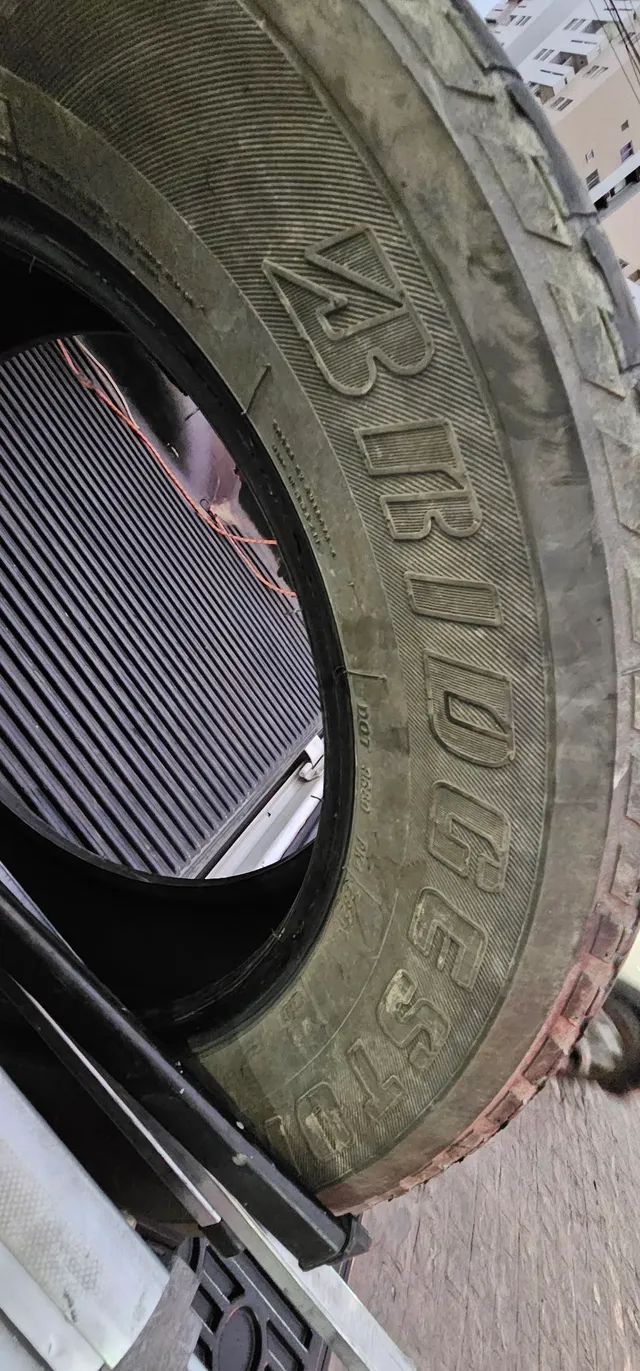 2 pneus Bridgestone 265/60/18 