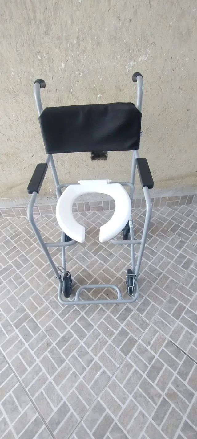Cadeira de banho seminova 