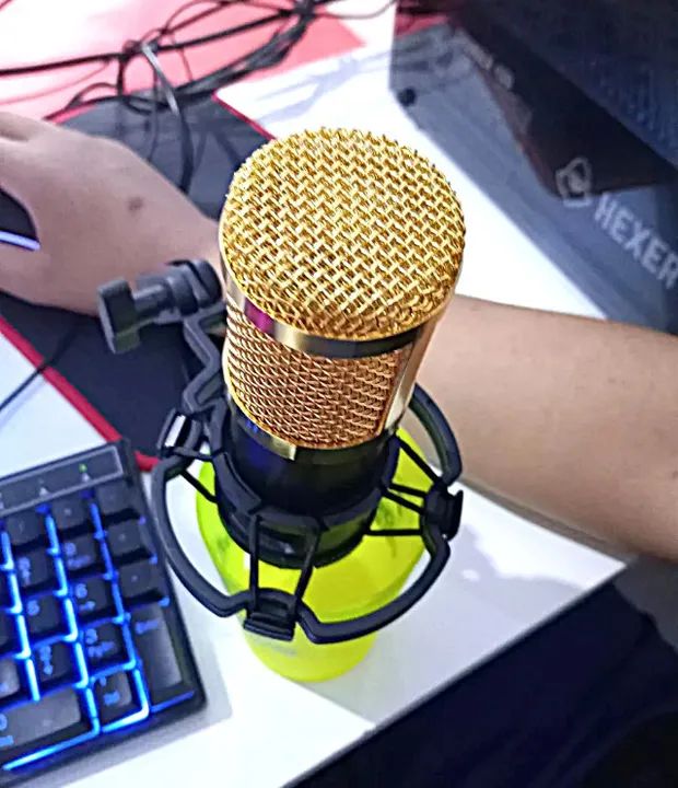 Microfone Condensador Dourado com Cabo P2 para Estúdio - Foto 6