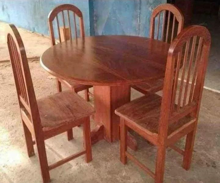 Jogo de mesa de 4 lugares 