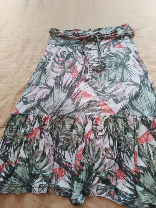 Saia midi floral com amarração