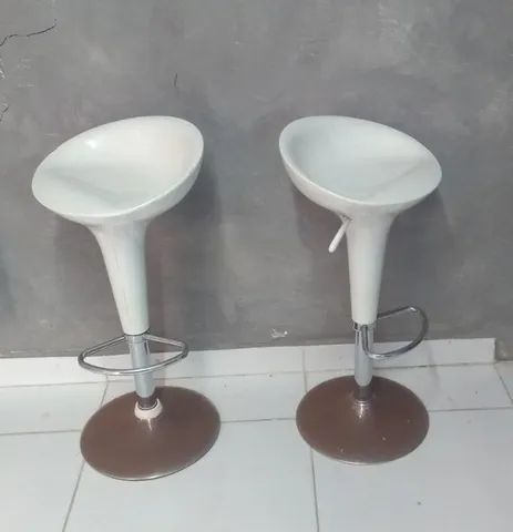 1 Mesa+ 8 Cadeiras+ 2 Banquetas para escritório - Foto 3