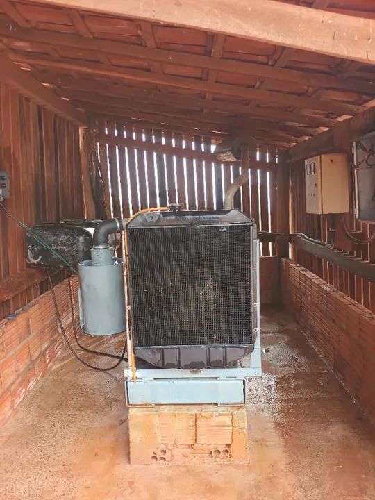 Gerador diesel .  36 KVA . Trifasico 220 V