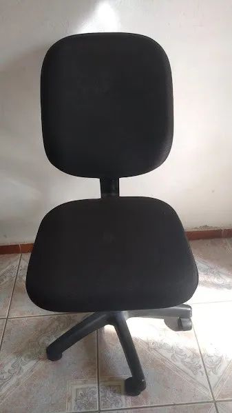 uma cadeira para escritório