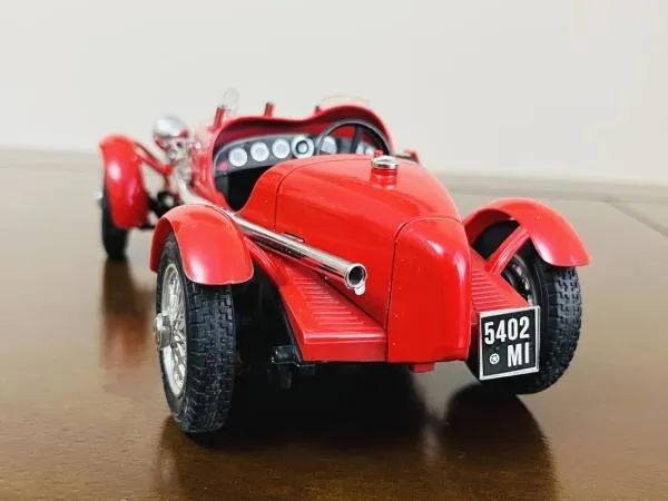 Miniatura Alfa Romeo 2300 Monza Bburago 1/18 - Foto 3
