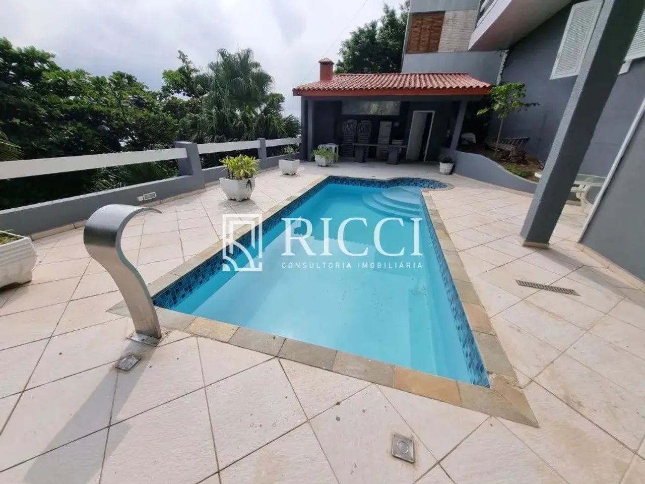 CASA 4 SUÍTES COM PISCINA EM CONDOMÍNIO FECHADO NO GUARUJÁ !!!