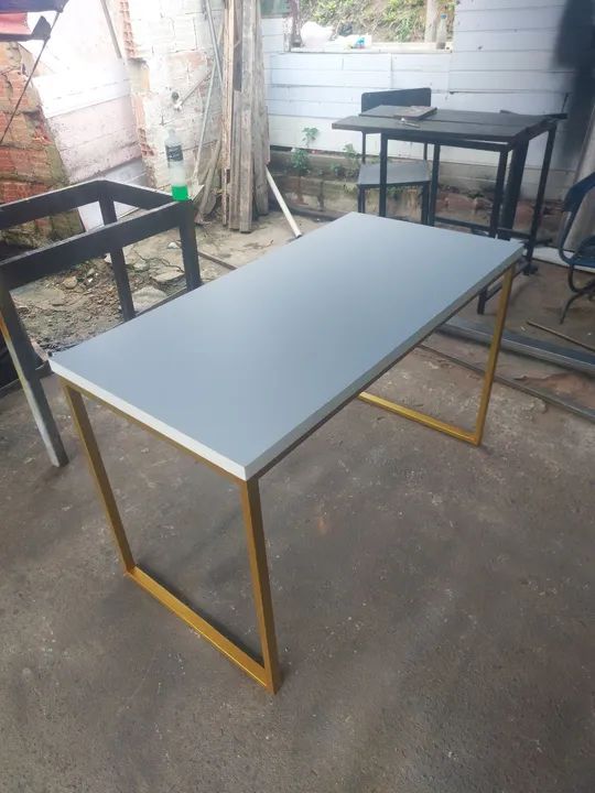 Mesa de Jantar em Metal Dourado com Tampo Branco - Foto 3