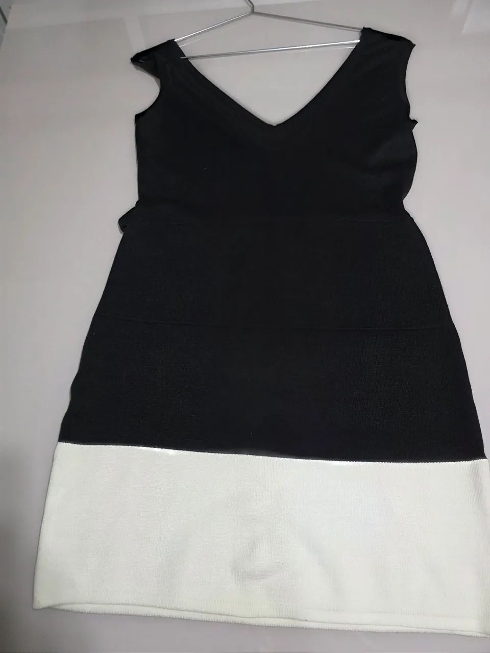 Vestido Carmim Preto e Branco - Foto 2