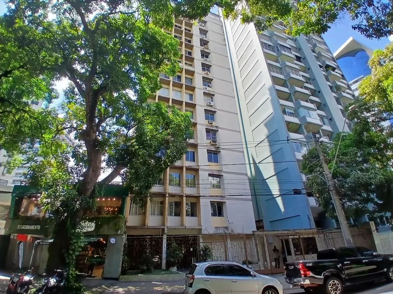 *Alugo Apto em frente a Praça B. Campos