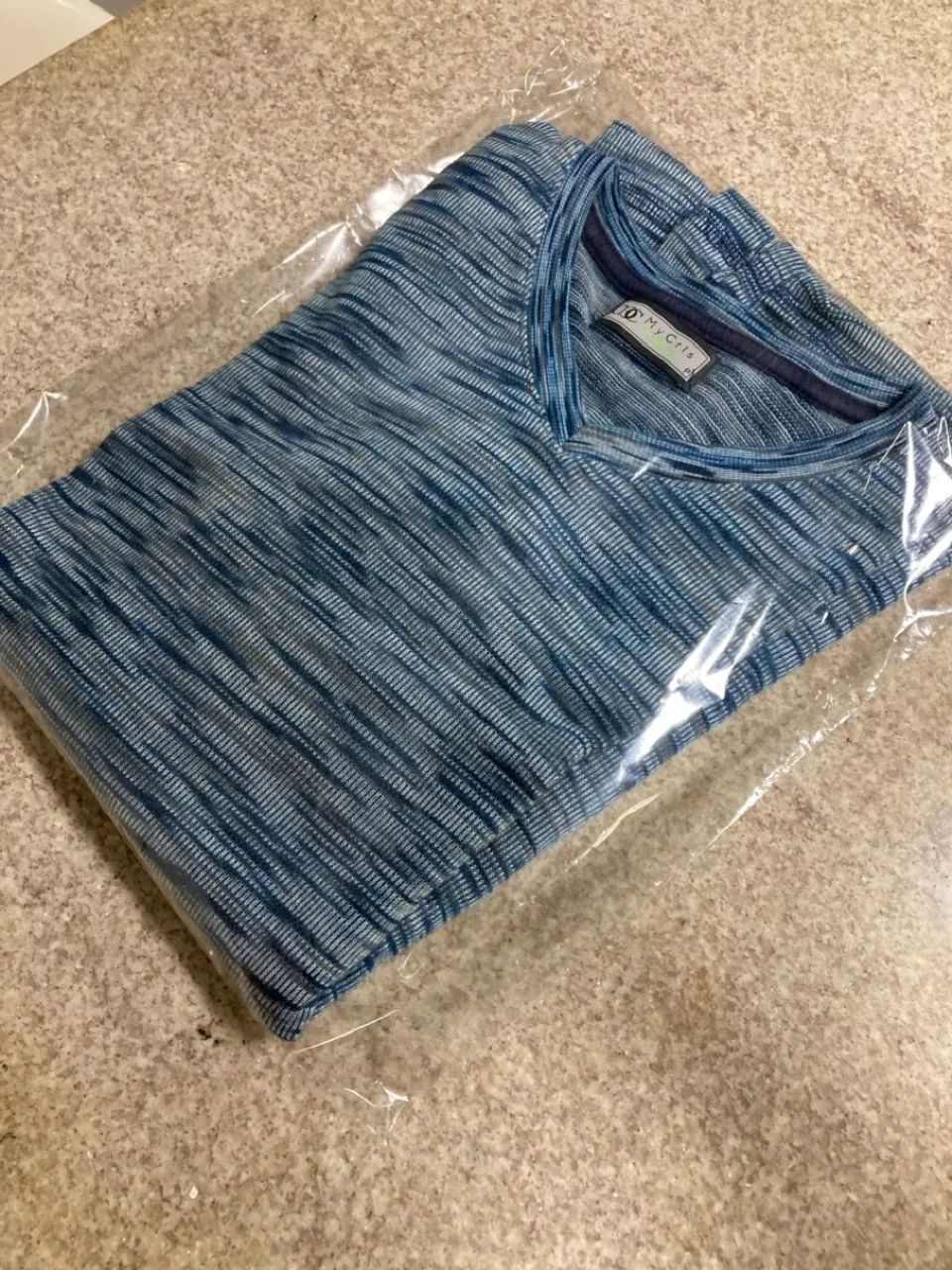 Camiseta Azul com Decote em V - Foto 3