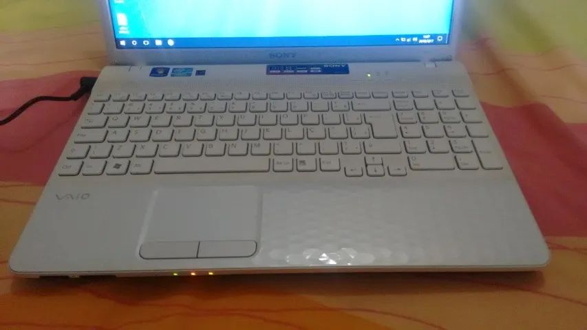 Notebook Sony Vaio 15 pol. , SSD 480gb / Memoria 8gb, Teclado