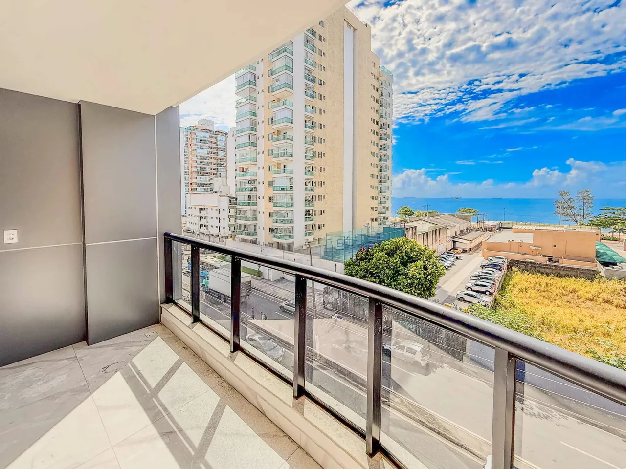 Novo, com vista para o mar e varanda gourmet 3 quartos com suíte e lazer completo!