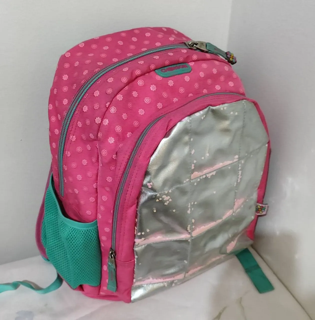 Mochila e Lancheira Rosa com Detalhes Prateados