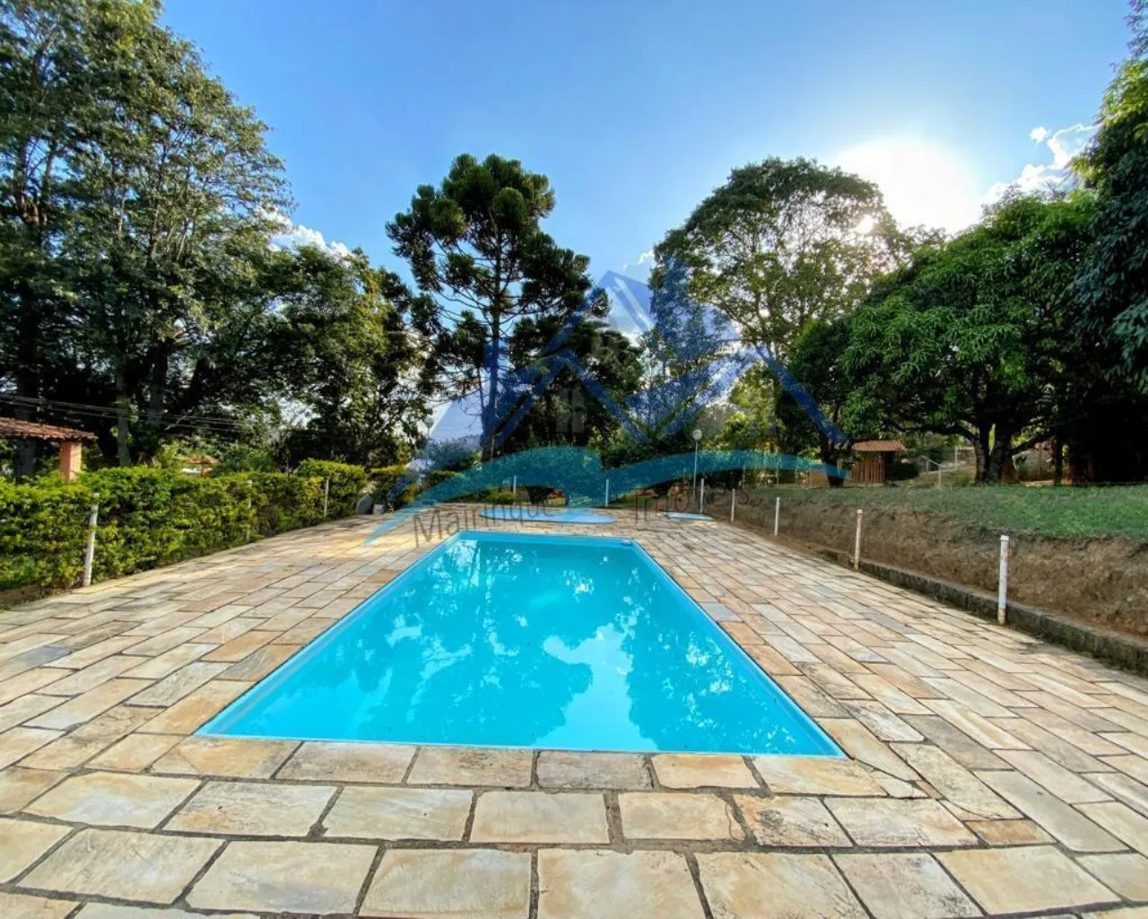 Terreno com piscina a venda!!