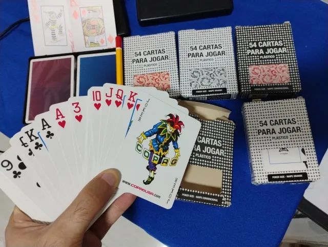 Kit de baralhos em plástico: Copag e diversos - Foto 4