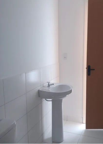 Conjunto de vaso sanitário e lavatório  