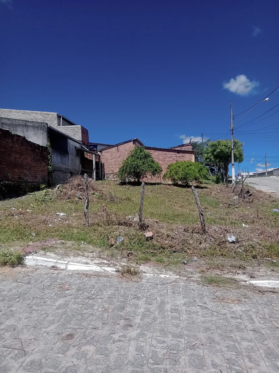 Vende-se um terreno