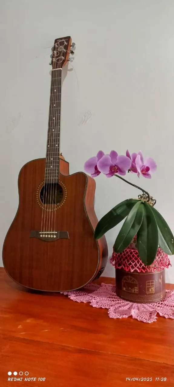 Violão Acústico com design elegante