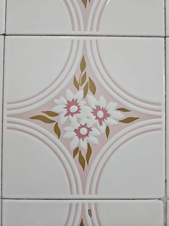 Azulejos Vintage com Flores da Década de 70