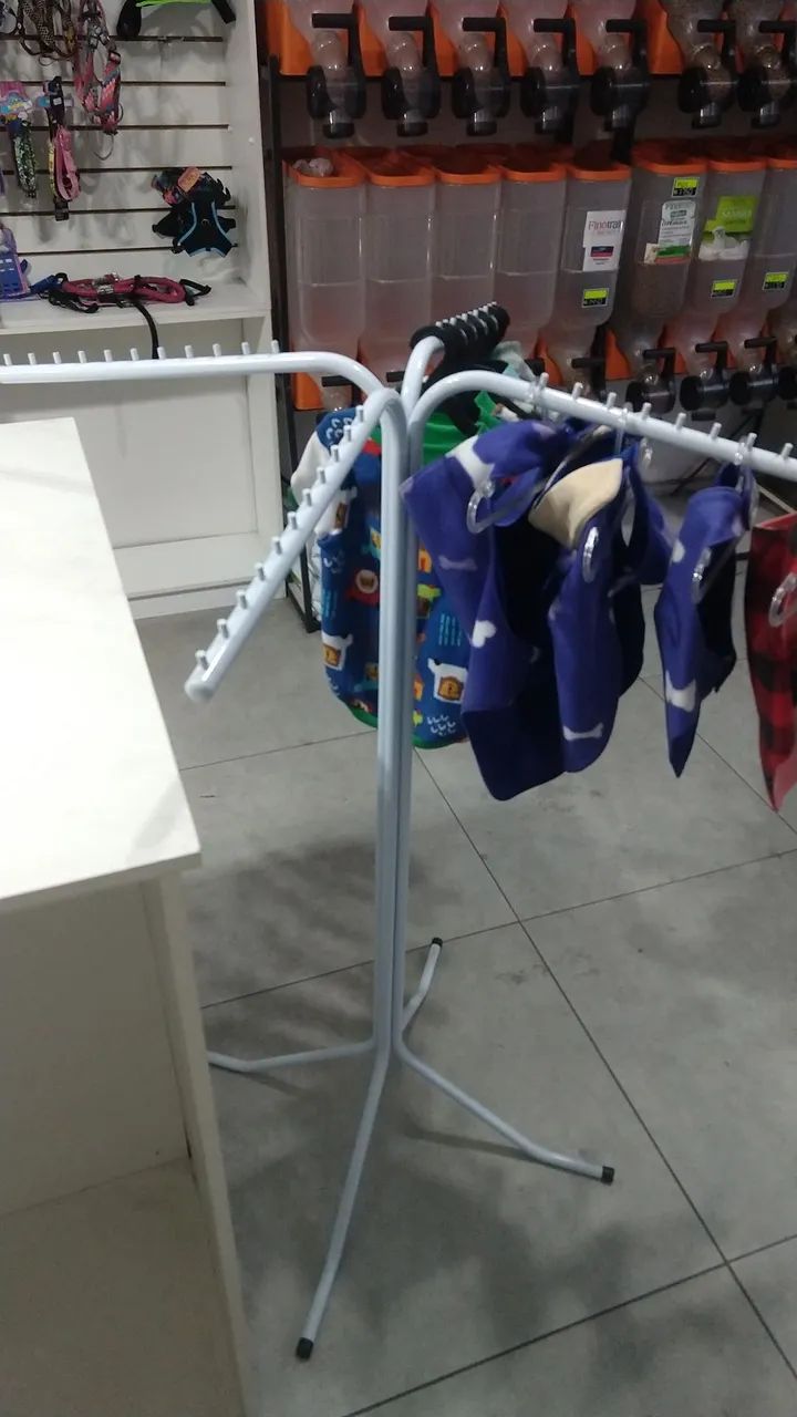 Arara de chão 4 lados