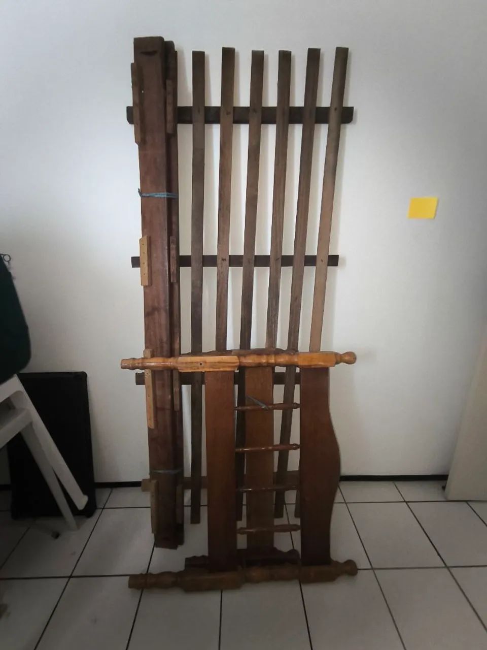 Estrutura de Cama de Madeira