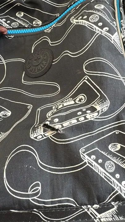 Mochila Kipling com rodinhas - Foto 5