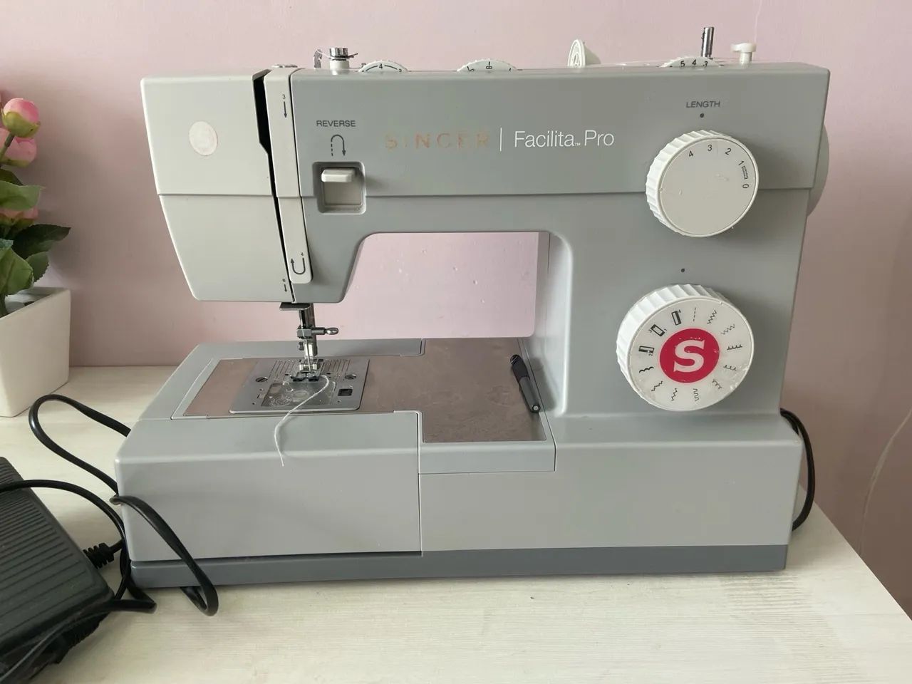 Máquina de Costura Singer Facilita Pro 4411