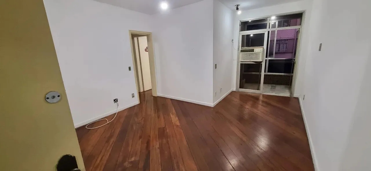 Imóvel para aluguel possui 70 metros quadrados com 2 quartos em Botafogo - Rio de Janeiro