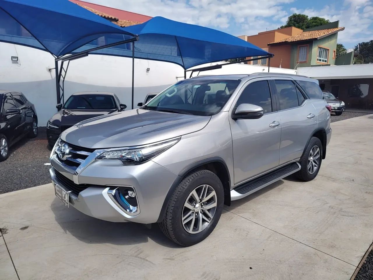 TOYOTA HILUX SW4 2.8 SRX 4X4 7 LUGARES 16V TURBO INTERCOOLER DIESEL 4P AUTOMÁTICO PRATA 2 - Foto 3
