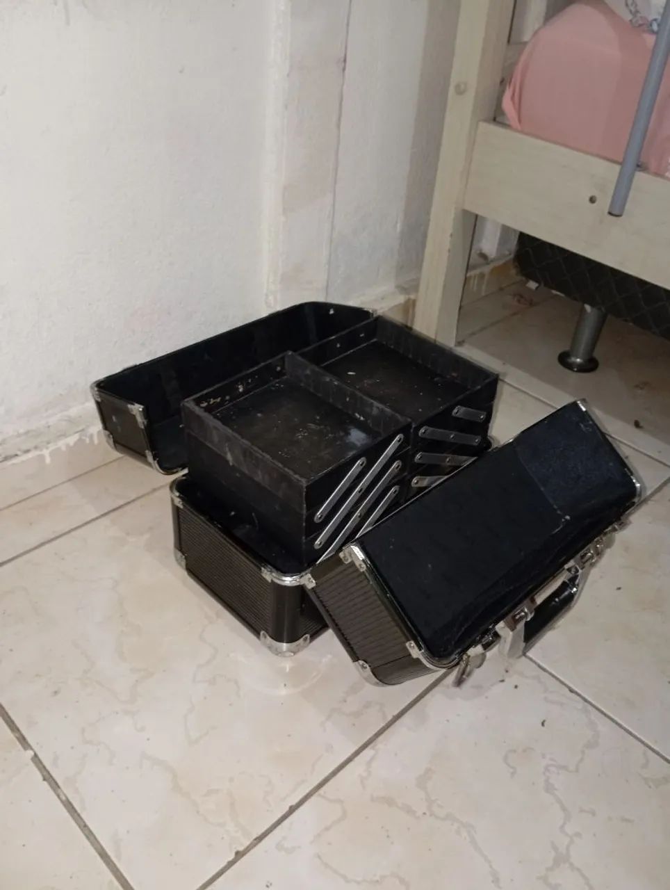 Maleta de Maquiagem Preta - Foto 4