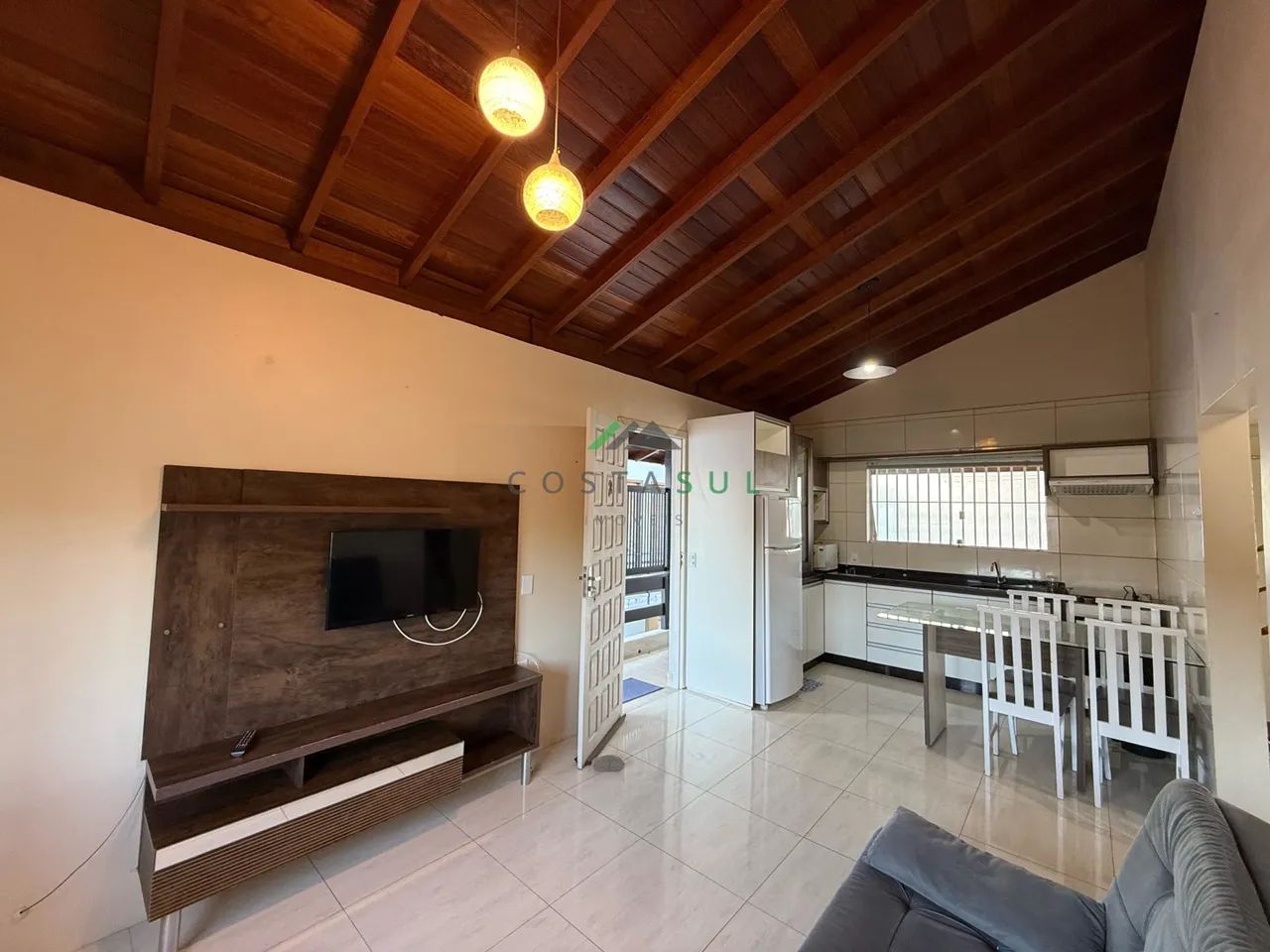 Vende-se casa mobiliada no centro de Garopaba há 350 metros do mar - Foto 3