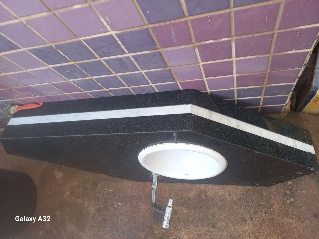 PIA DE GRANITO ESPECIAL COM TORNEIRA 