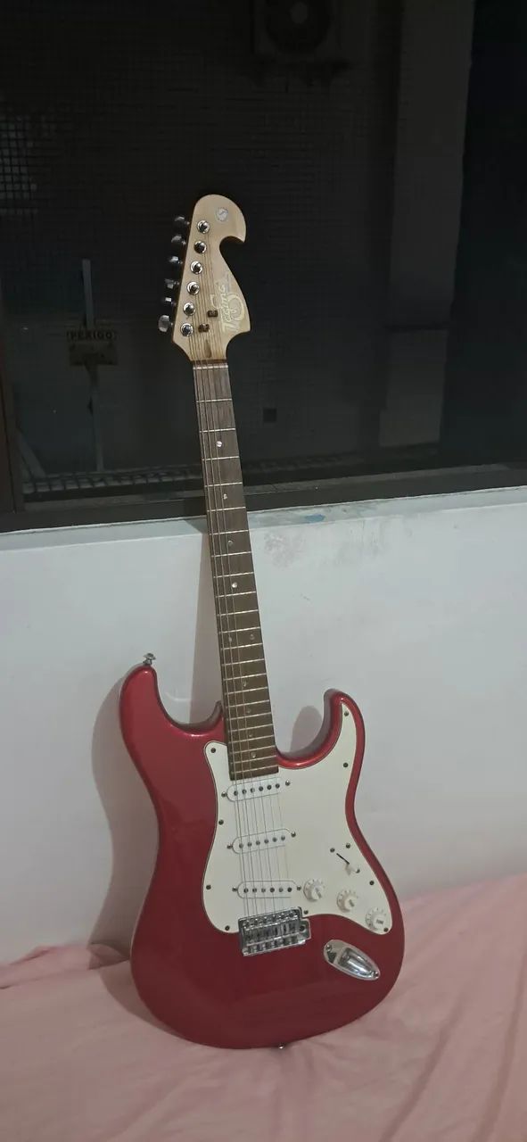Guitarra Tagima T735