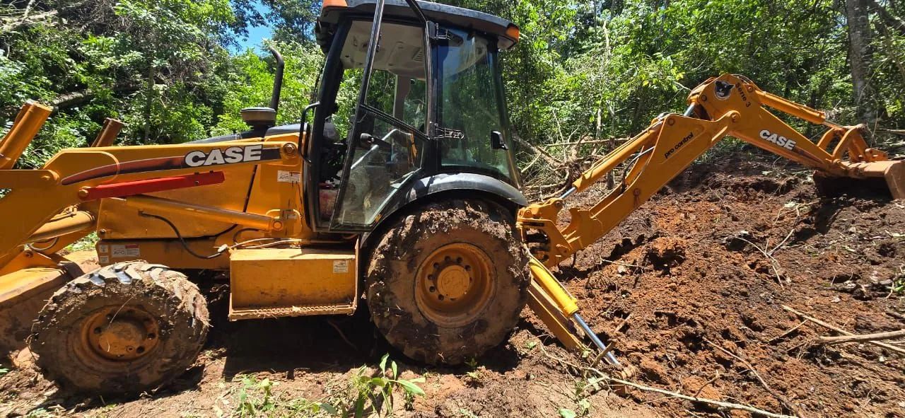 Retroescavadeira CASE 580 - 2011 - Foto 3