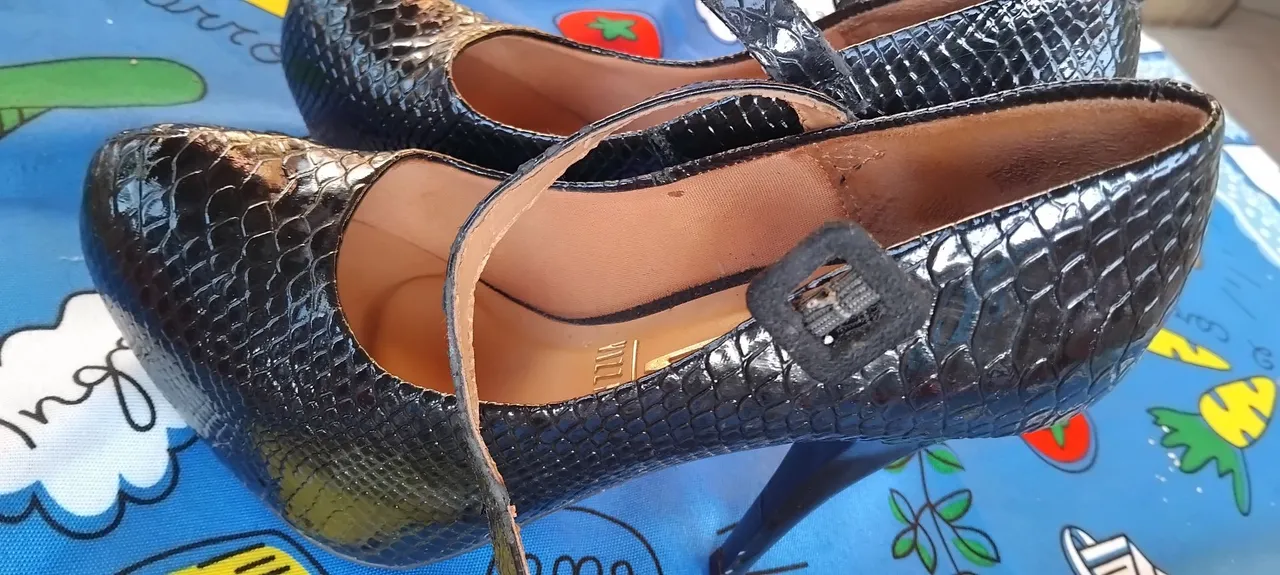 Scarpin Preto Croco Vizzano - Salto Alto Elegante