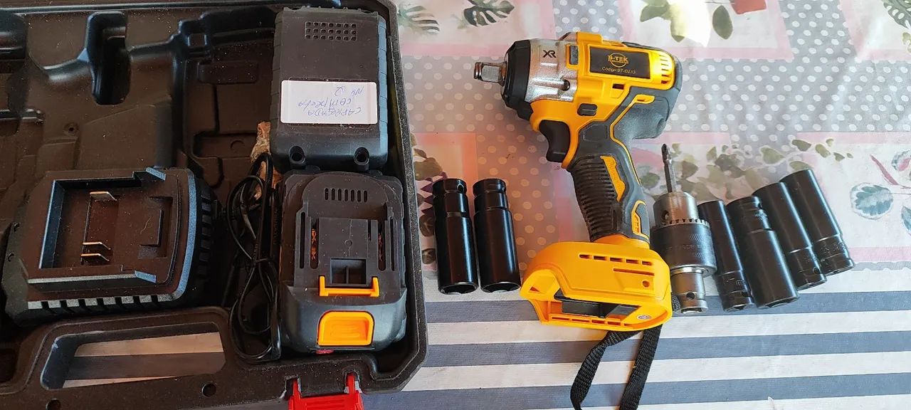 Parafusadeira de impacto B-TEK seminova