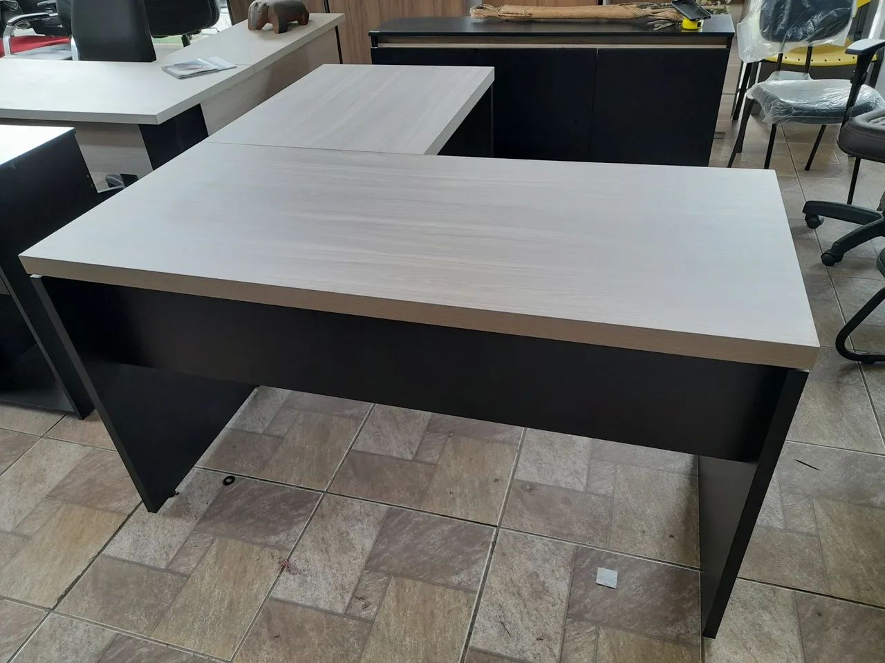 Mesa de canto  em L 1,35x1,35 - nova