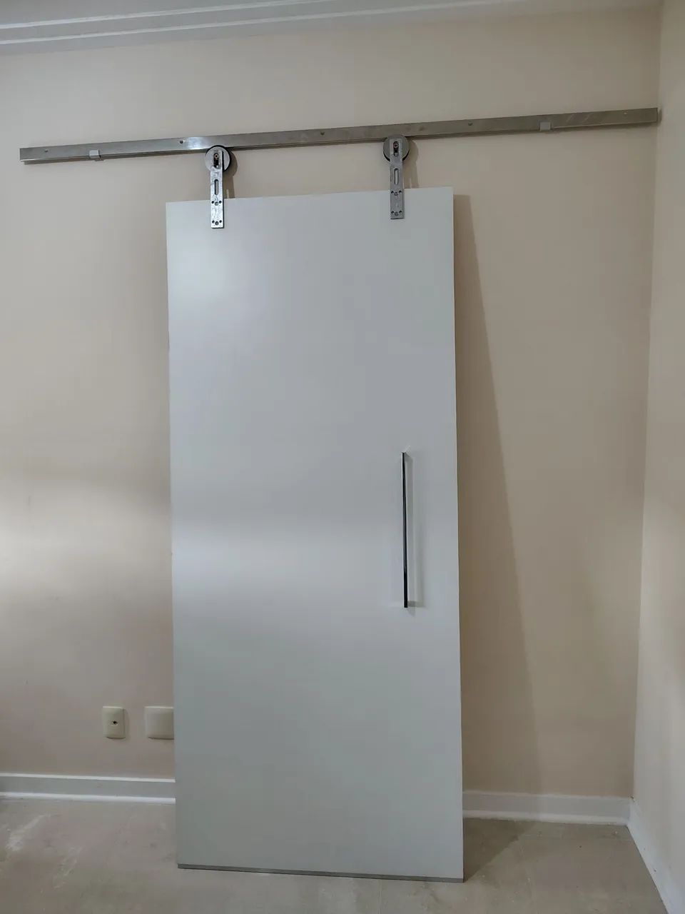 Porta de correr com ferragem em inox - Foto 2