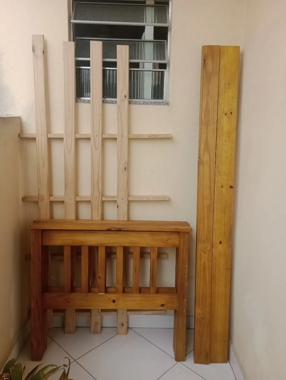 Cama de solteiro em madeira maciça