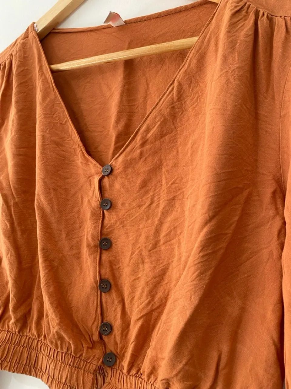 Camisa laranja com botões e manga longa - Foto 3