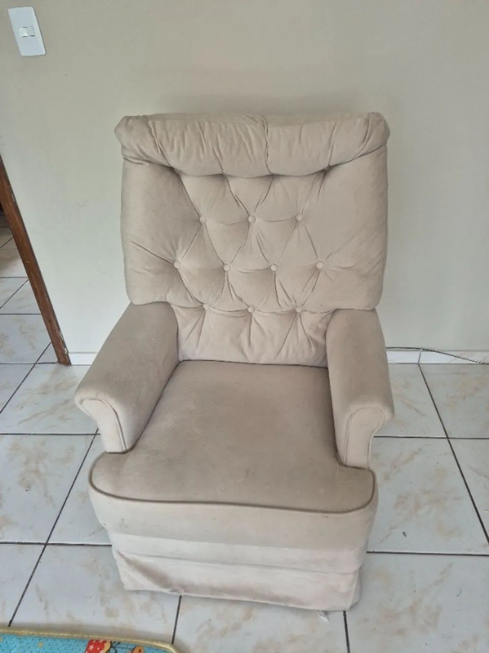 Poltrona de Amamentação com encosto alto e balanço