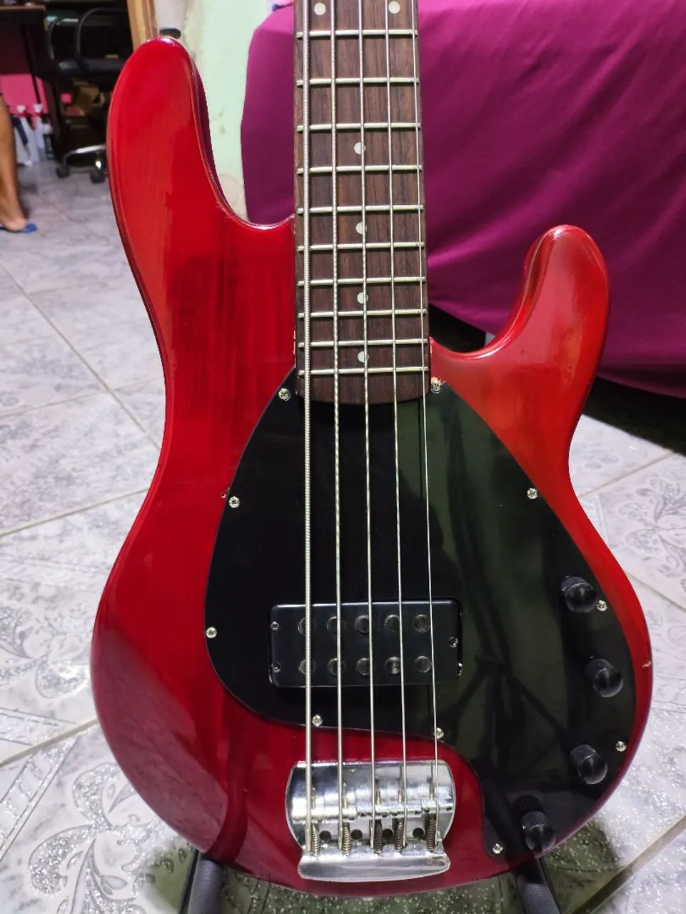 Baixo Giannini ativo 5 cordas Music Man