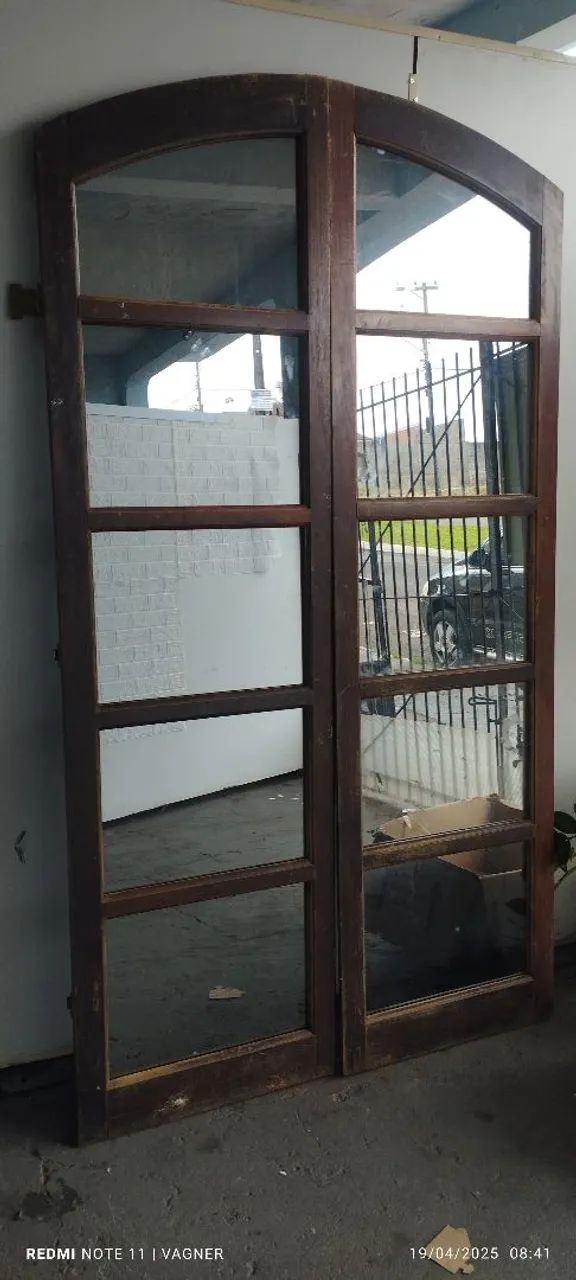 Vende se 2portas dessa e 2janelas de madeira  - Foto 3