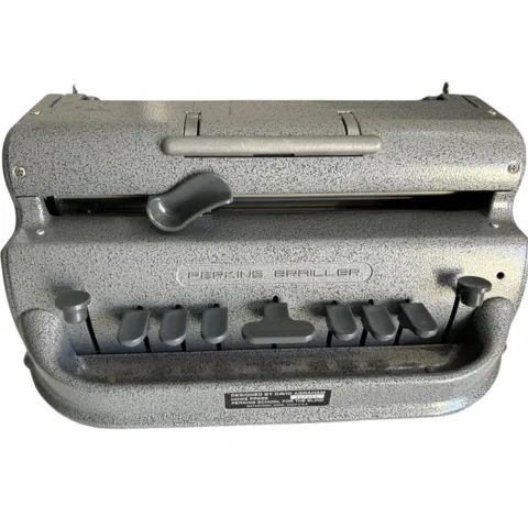 Máquina de Escrever Braille conservada