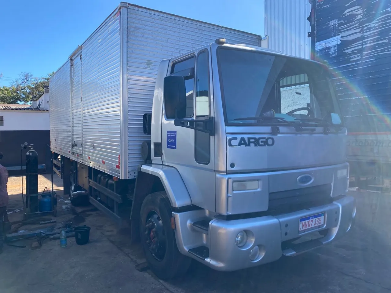 Caminhão Ford Cargo 1317 Baú - Ótimo estado!