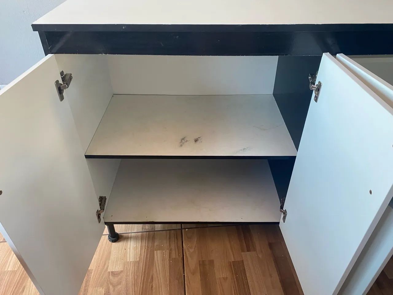 Armário de Cozinha Branco e preto com 4 portas 